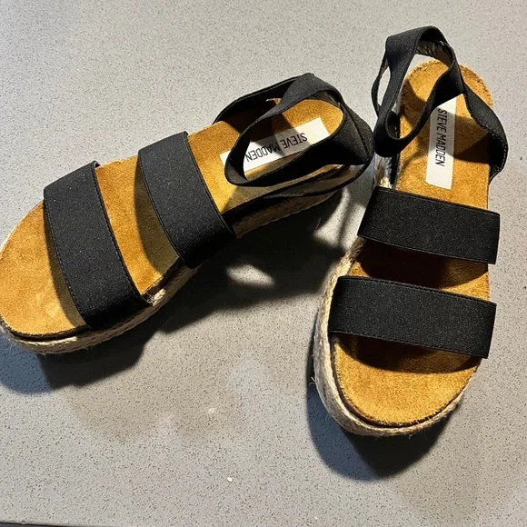 Steve Madden Kimmie Black Sandals.  Size 6 - Picture 2 of 11